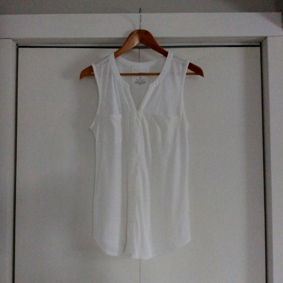 White Sleeveless Relaxed Top - Picture 1 of 4